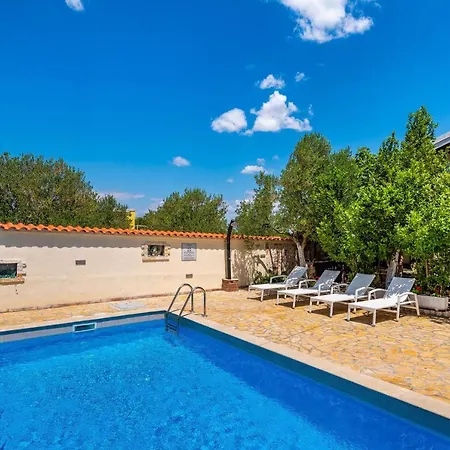 Olive House Dom wakacyjny