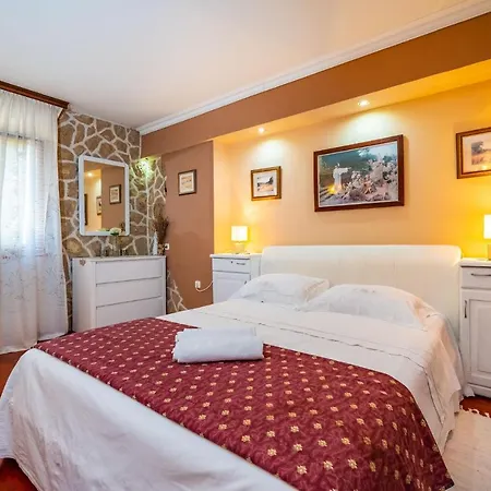 Olive House זאדאר